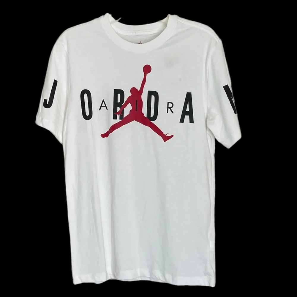 Air Jordan NWT black, white & red logo t-shirt